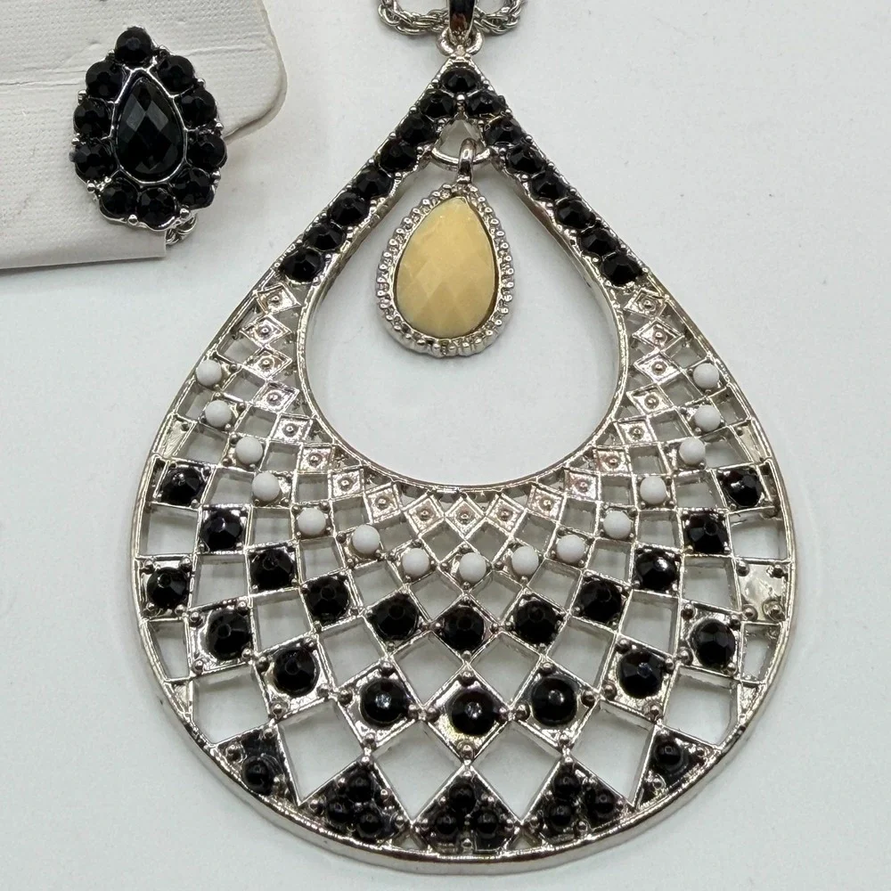 N/A dramatic silver
